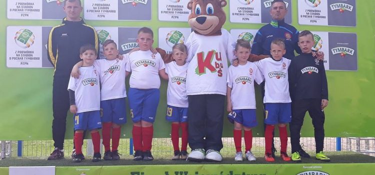 Nasi mali piłkarze w Finale Wojewódzkim o Puchar Tymbarku Nasi mali piłkarze w Finale Wojewódzkim o Puchar Tymbarku